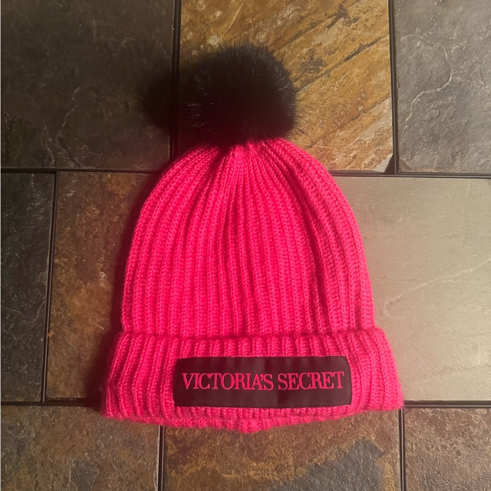 VICTORIA'S SECRET PINK BLACK LOGO POM-POM HAT BEANIE ONE SIZE NWOT
